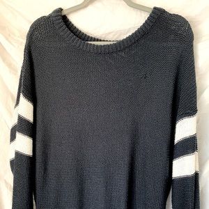 Navy blue sweater with stripes🌊